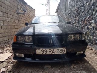 BMW
320