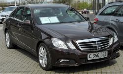 Mercedes_E_350_CGI_BlueEFFICIENCY_Avantgarde_(W212)_front_20100405.jpg