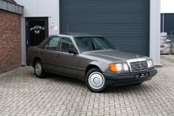 Mercedes-Benz-230E-W124-1987-010.thumb.JPG.3ccfcffd261724e6a705dca32cda8435.JPG