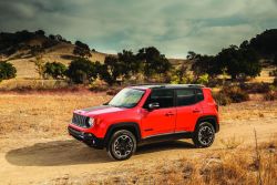 2016-jeep-renegade--6.thumb.jpg.1c5b29307da3f25673034c2c43bbfe5f.jpg