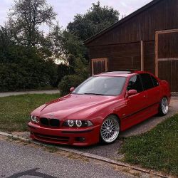 bmw.thumb.jpg.e88c976ed0c9a28d3f98a39c0d5cec3a.jpg