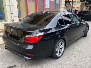 BMW
525