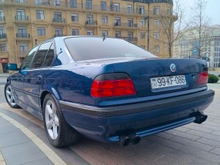 BMW
740