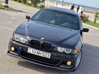 BMW
523